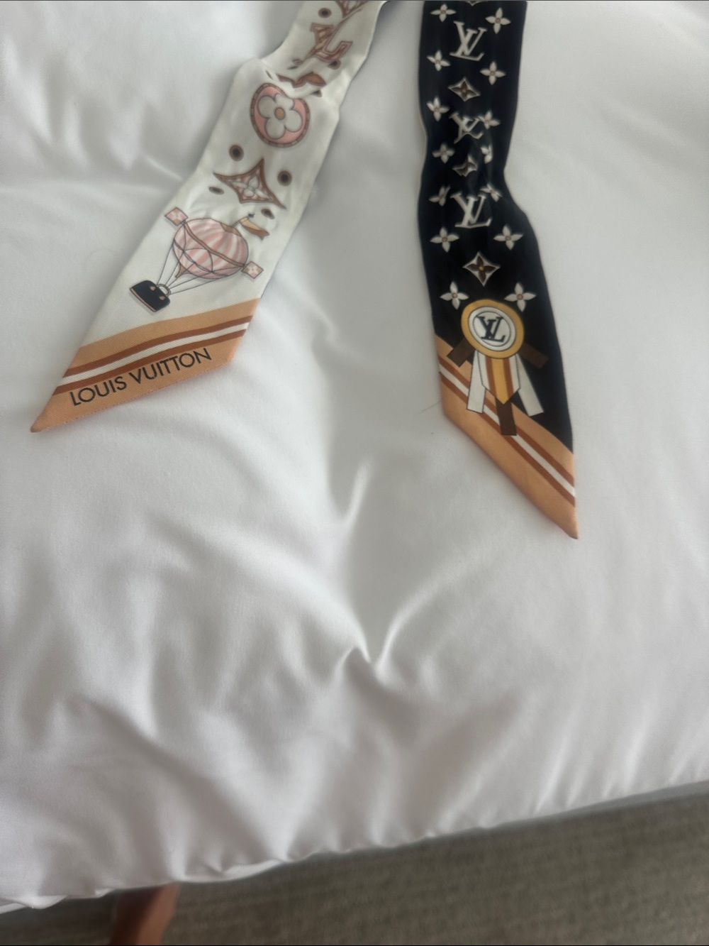 Louis Vuitton Two-Tone Monogram Silk Twilly Bandeau / Scarf - Black & White pink - Picture 4 of 5